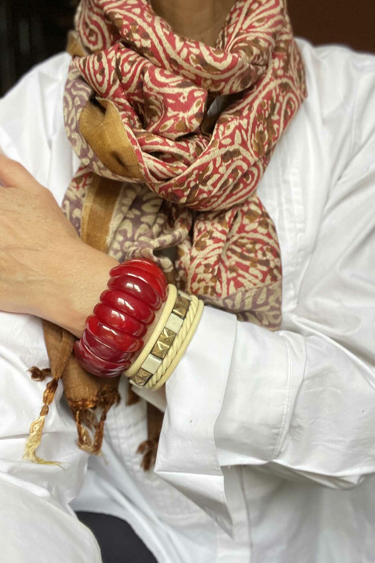 foulard-dilli-rouge-bracelet-fantasia-rouge-portés