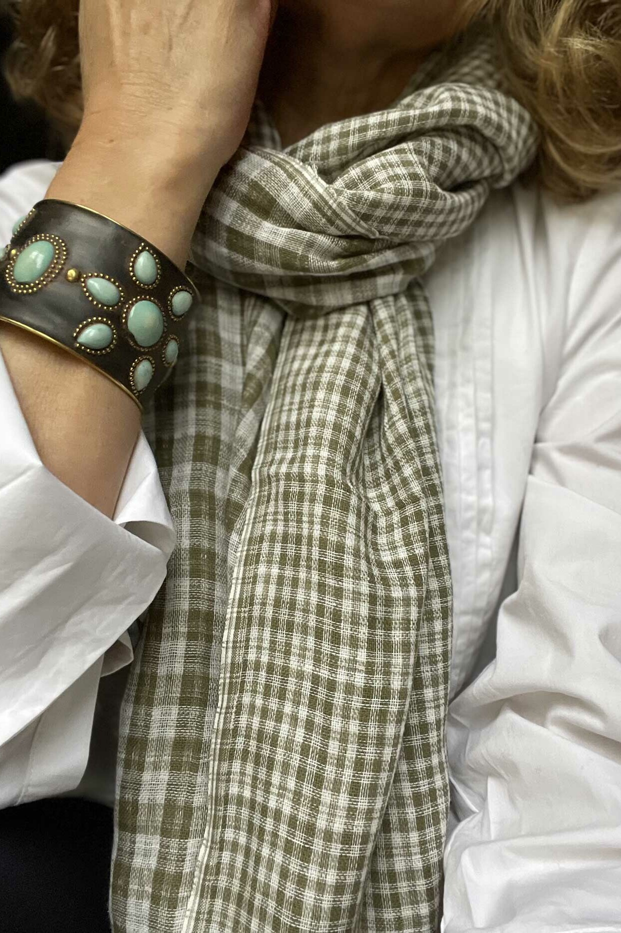 foulard-nagar-kaki-manchette-notte-portées