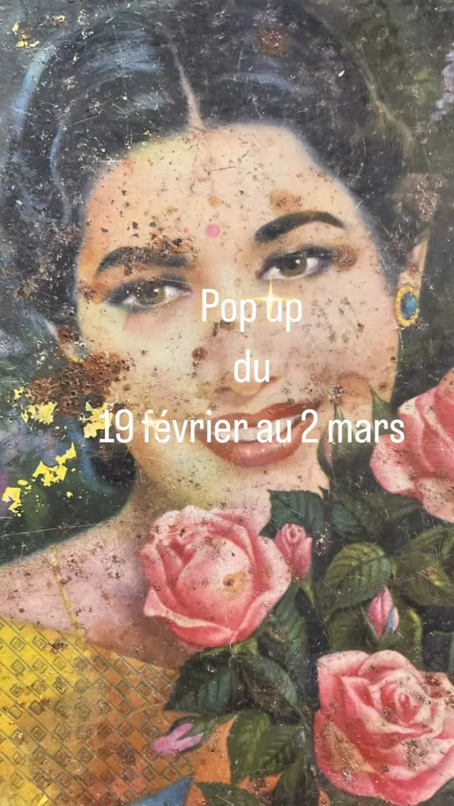 Toko fête les@couleurs dans un pop up … India !
Cette année, le Rajasthan reste à l’honneur…avec de nouvelles créations de chemises, robes en étoffes éclatantes de gaze et crêpe de coton, milleraie ou seersuker mais aussi kantha, Suzanne brodé, Block print, et ses pierres fines.
Venez découvrir la collection dans une jolie boutique, au 66, rue Legendre, Paris 17 ème.🤩